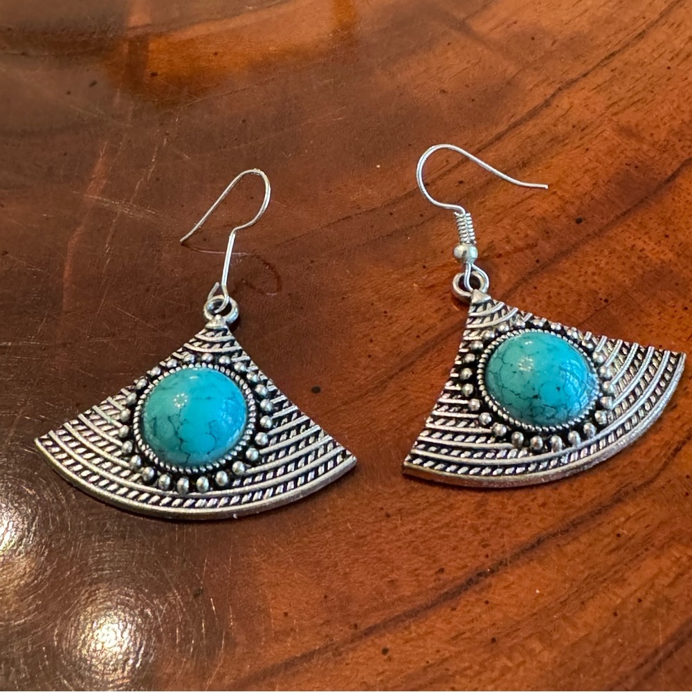 NEW Southwestern Faux Turquoise Silver Tone Drop Earrings